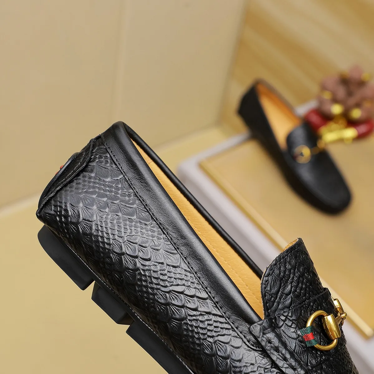 Men's shoes💰380💰🕷🕷️【 GUCCI 】Gucci's best-selling trendy men's casual slip-on shoes 🇨🇳Official website original 1:1 mold 💯Original quality, fine workmanship ☘Fashionable and versatile, perfect shape, comfortable on the feet 🍓Trendy men's recommended model, imported cowhide on the top layer 🎋High-quality pigskin lining, rubber wear-resistant and non-slip outsole, high-end atmosphere, worth owning 🍉Optional 38-44